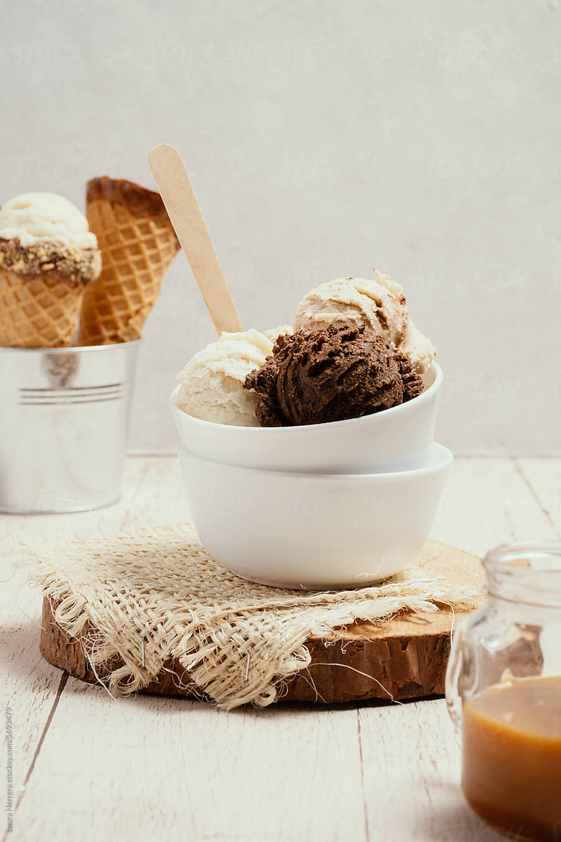 Vainilla and chocolate ice cream