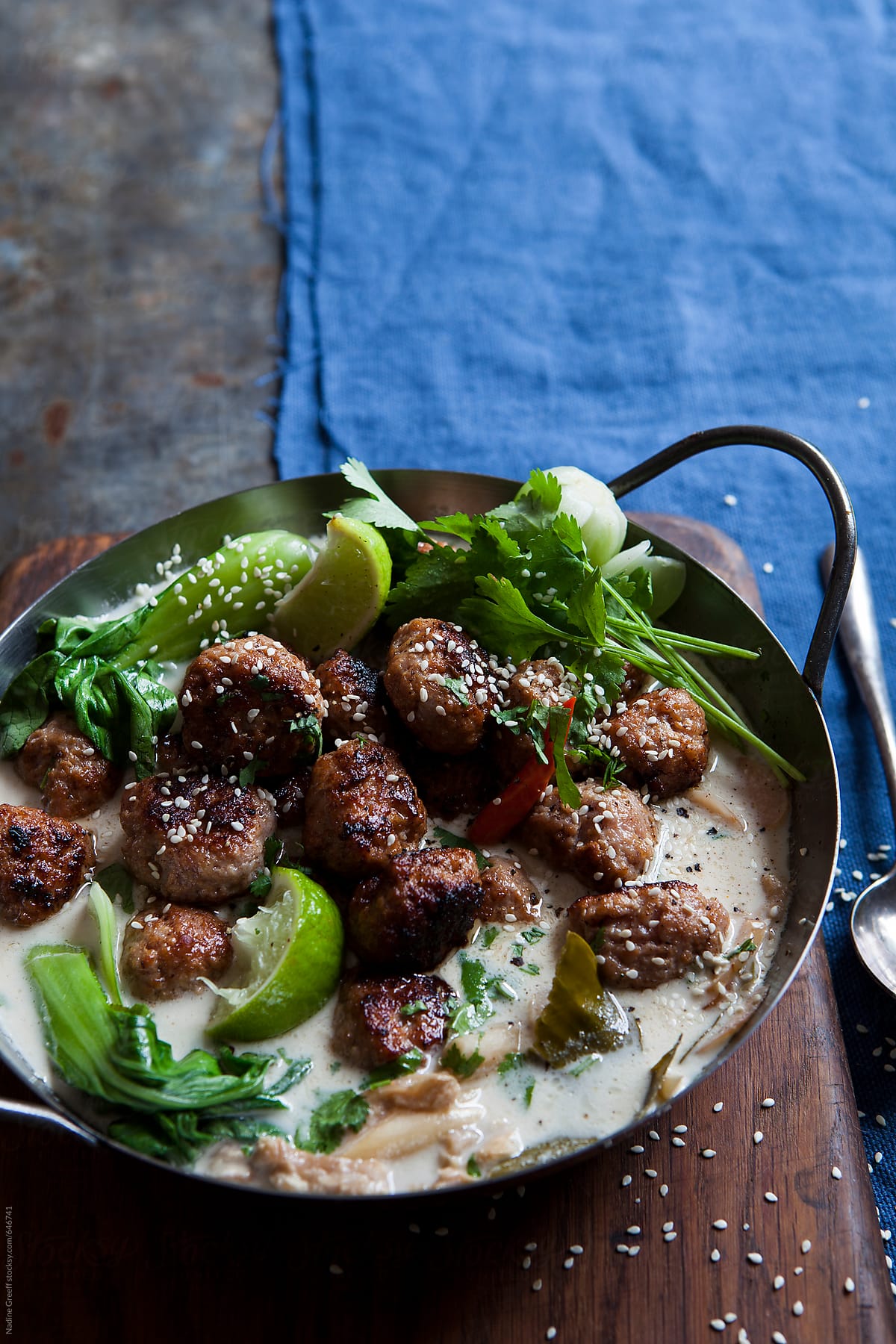 Beef meatballs with curry broth