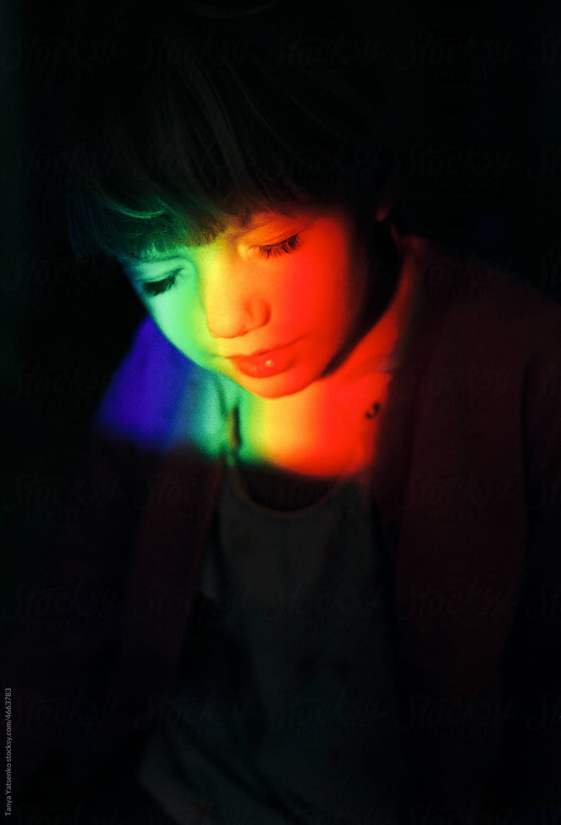 A rainbow on kid\'s face
