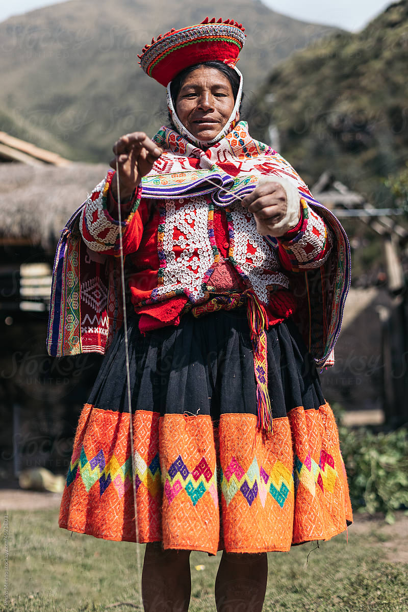 Peruvian Weaver Spinning Fiber