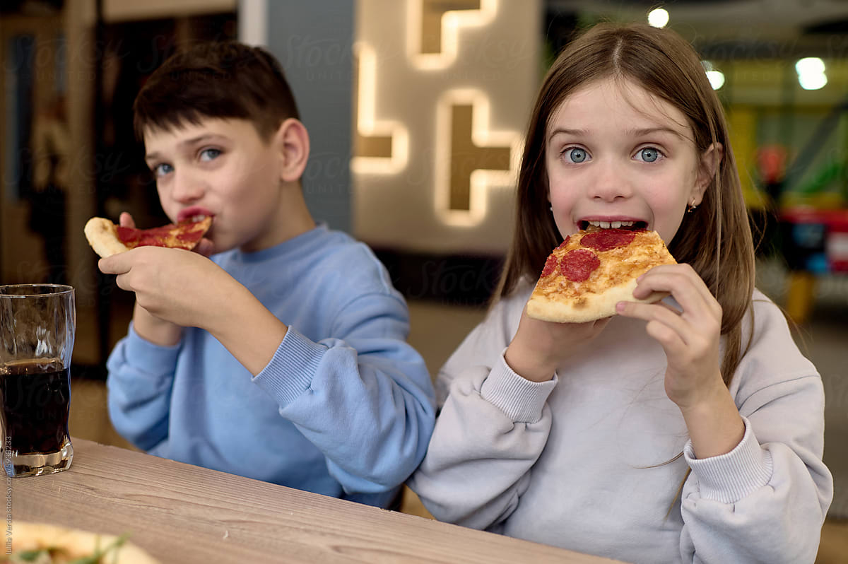 Kids having pizza in cafe