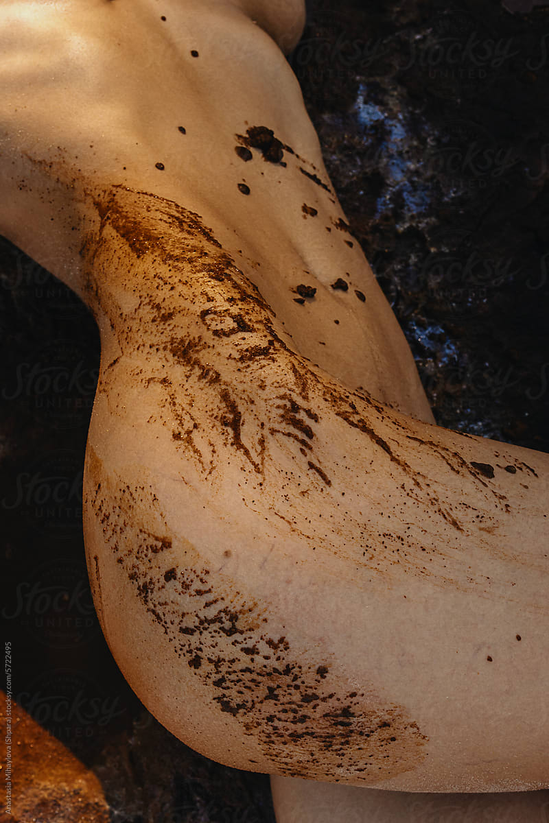 Close up photo of woman\'s skin texture of belly and scrub on it