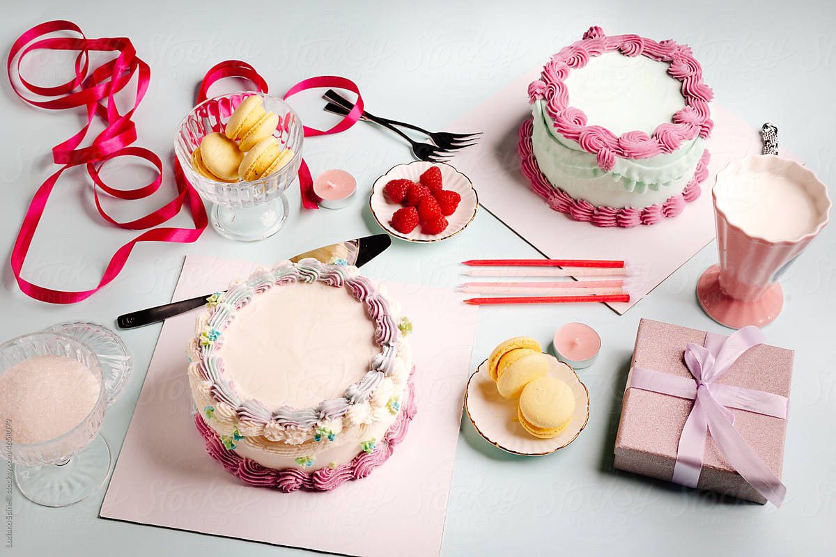 Cute birthday table decoration with yummy treats and lovely details