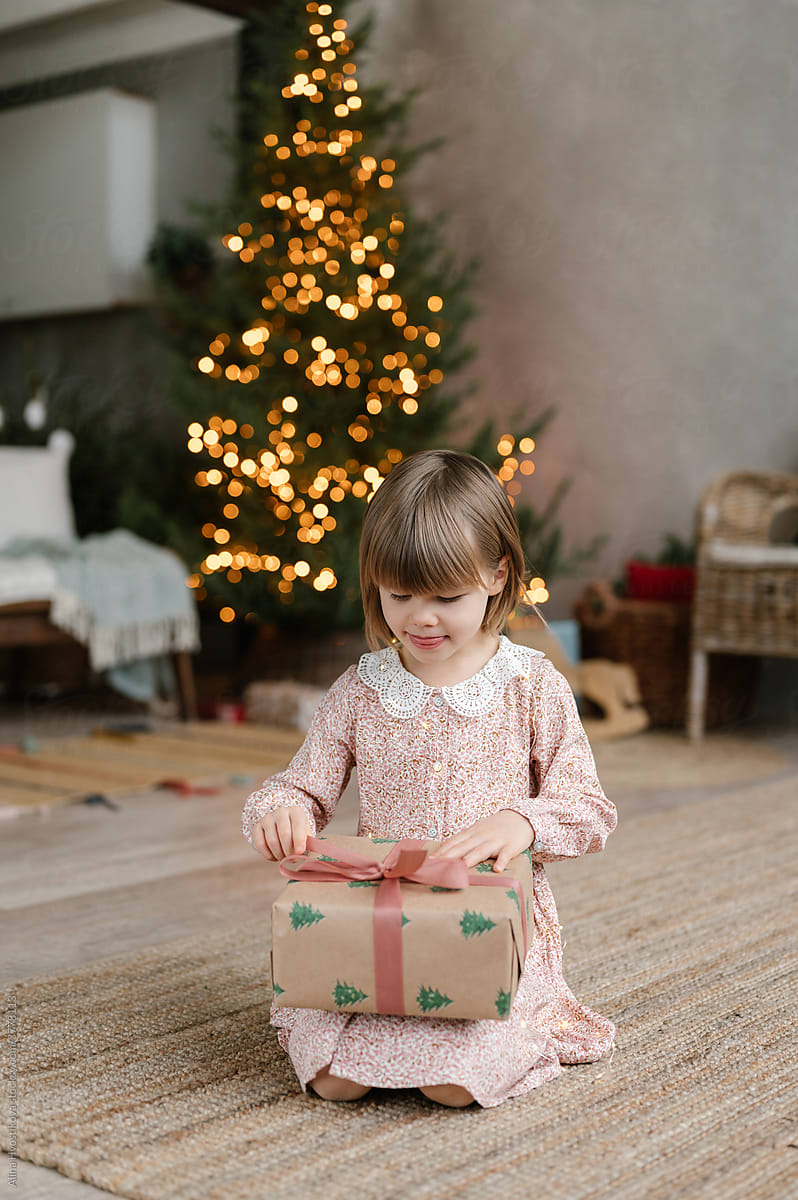 Cute little girl with Christmas gift box