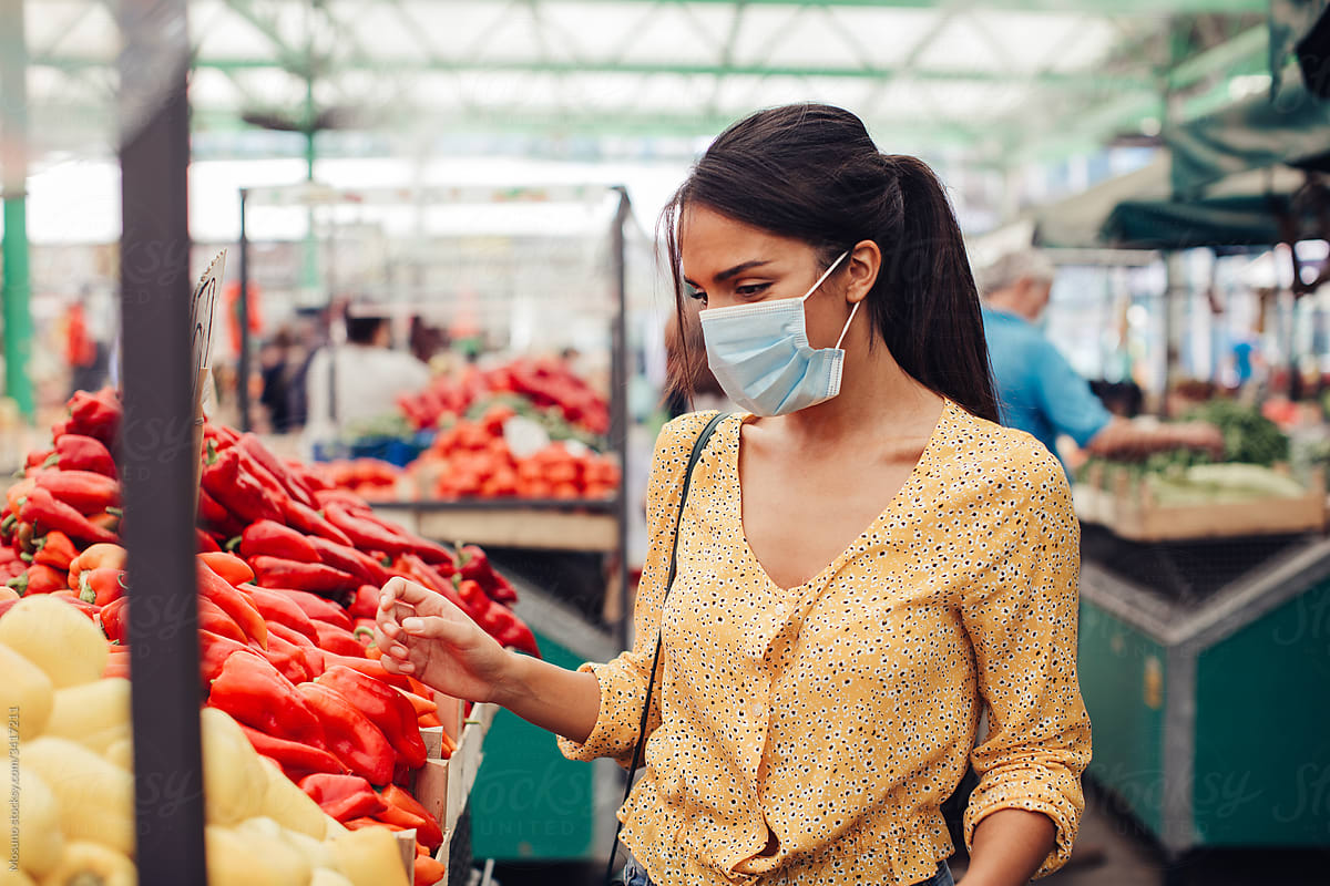 Young woman at the Farmer\'s Market
