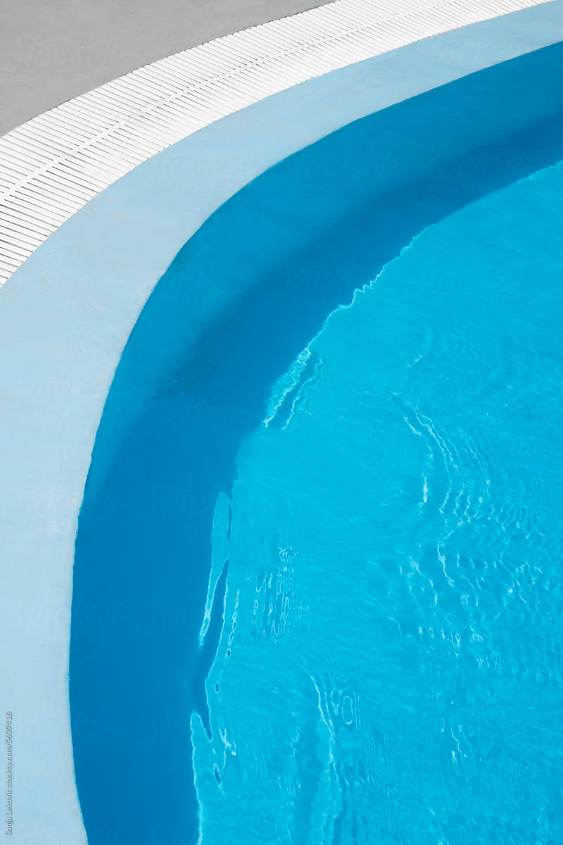 Turquoise swimming pool round edge