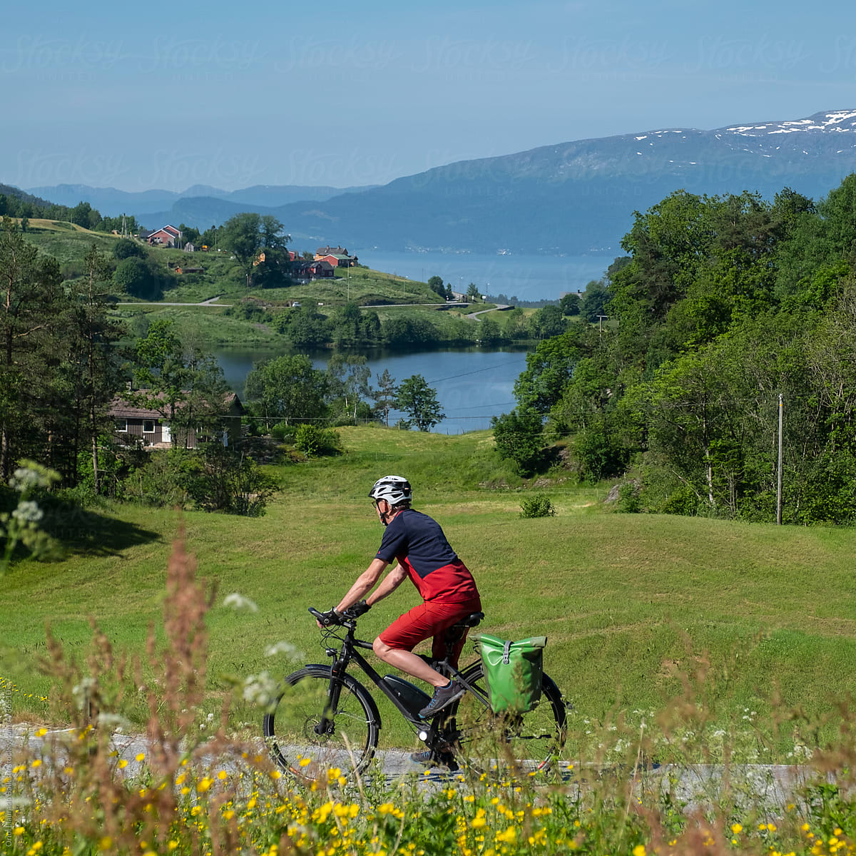 A man enjoying retirement, doing an bicycle route through Norway.