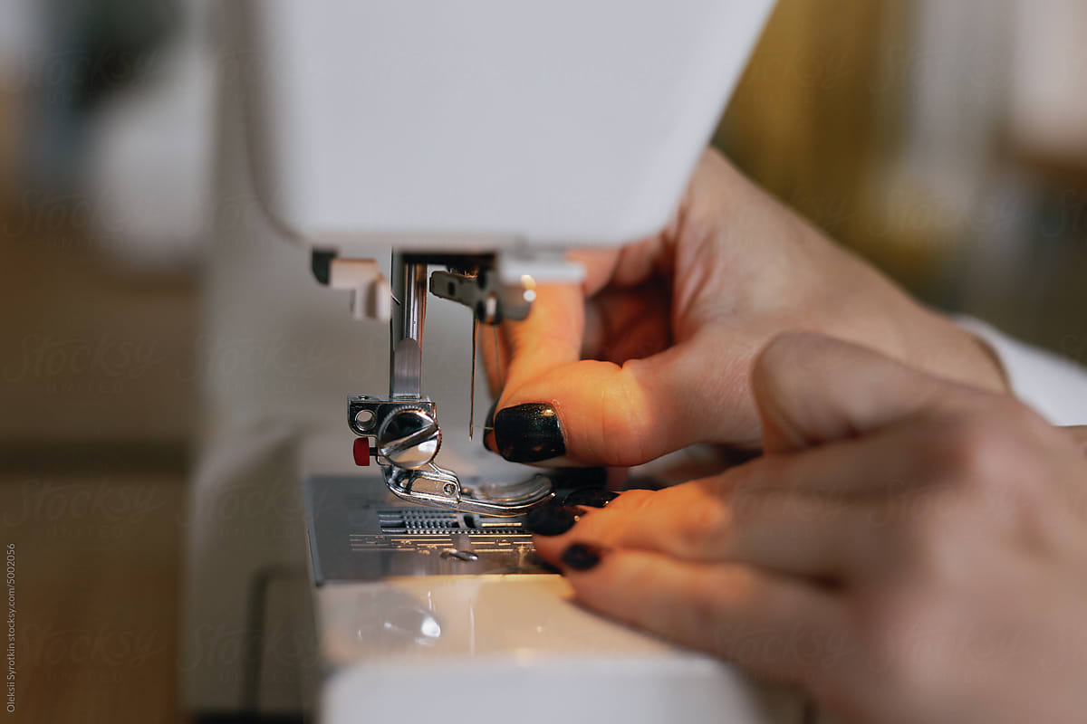 Sewing machine. Needle. Thread. Textile industry. Dressmaker