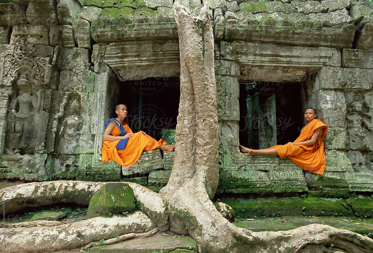 Monks in the Ta Prohm Temple, Angkor, UNESCO World Heritage Site, Siem Reap, Cambodia, Indochina, As