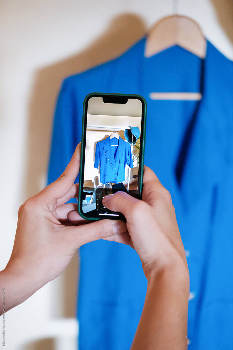 Photographing clothes with mobile phone