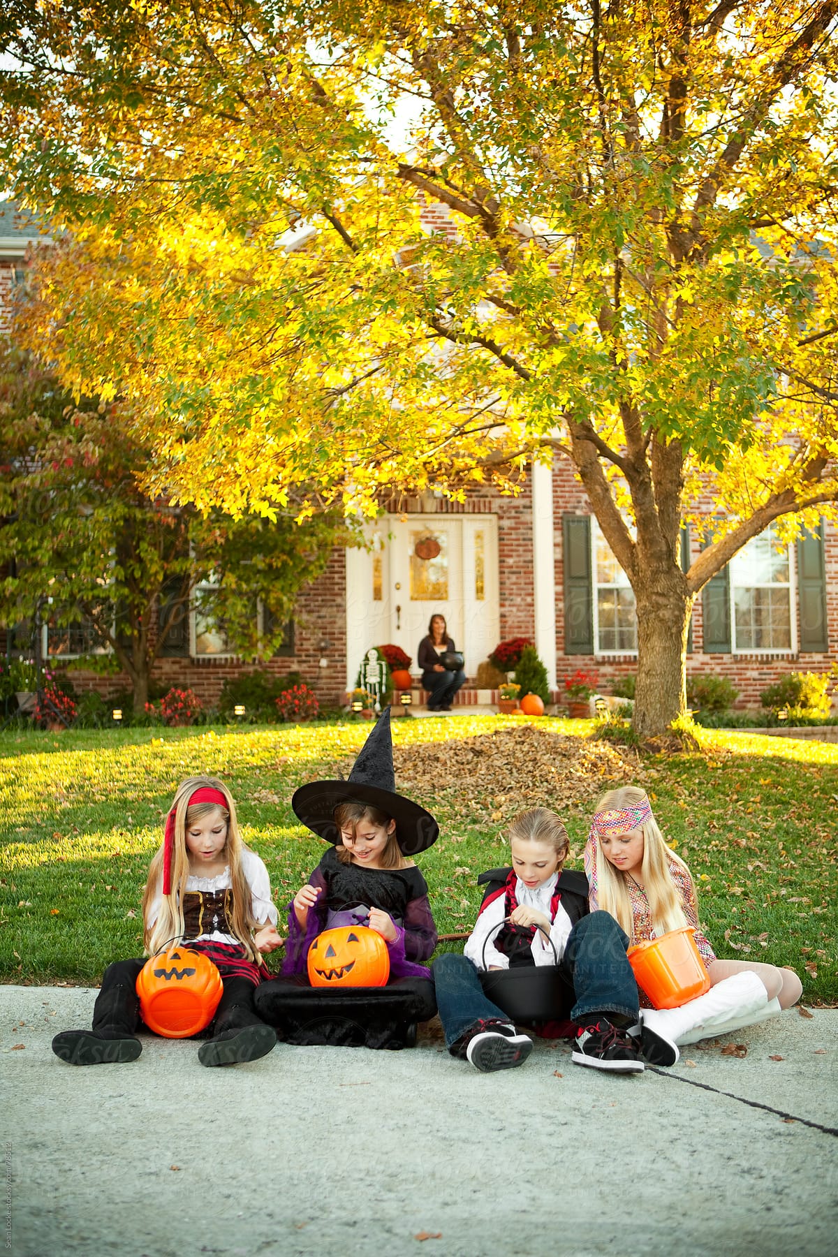 Halloween: American Tradition of Halloween in Fall