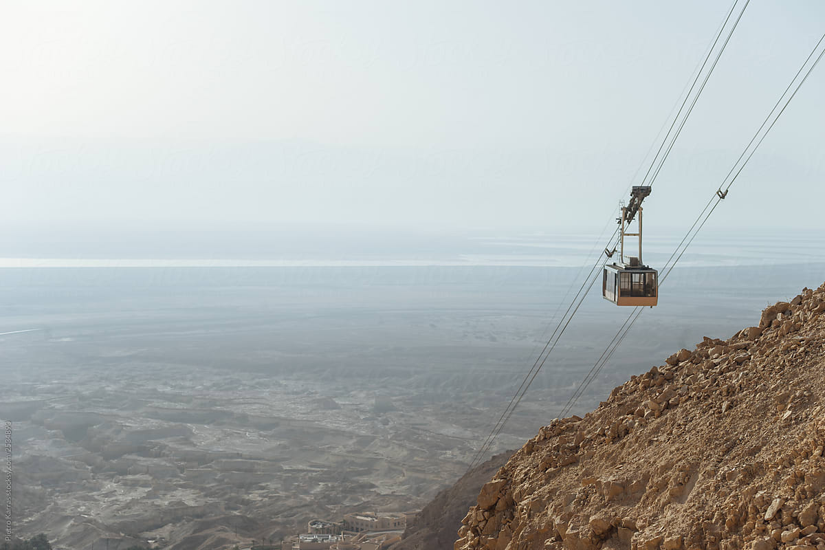 Aerial tramway over mountain