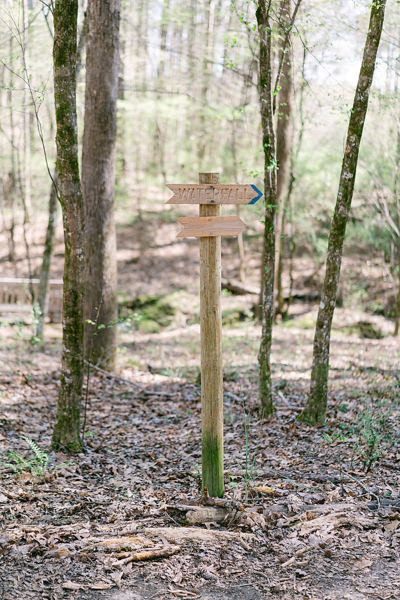Sign on a trail directing to a waterall