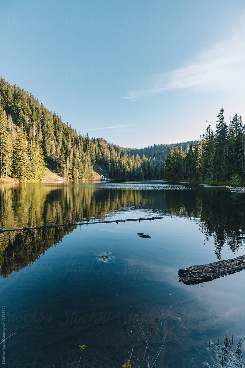 A beautiful lake near Mount Hood