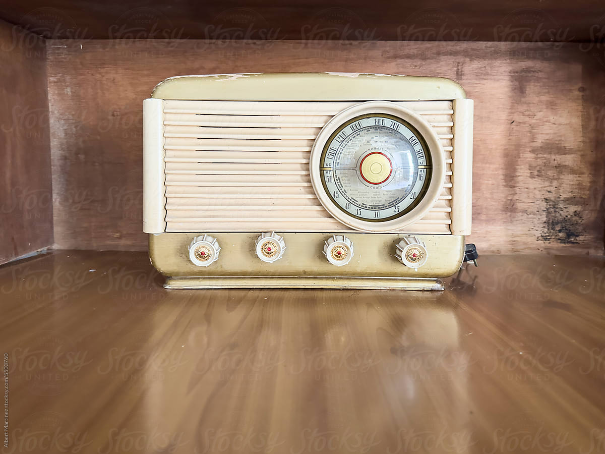 Retro radio. Old analog radio.