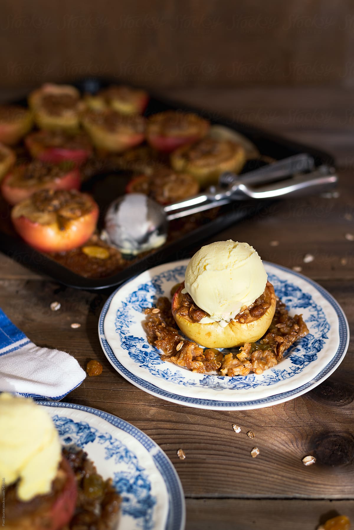 Food: baked apples with crispy oatmeal and ice cream