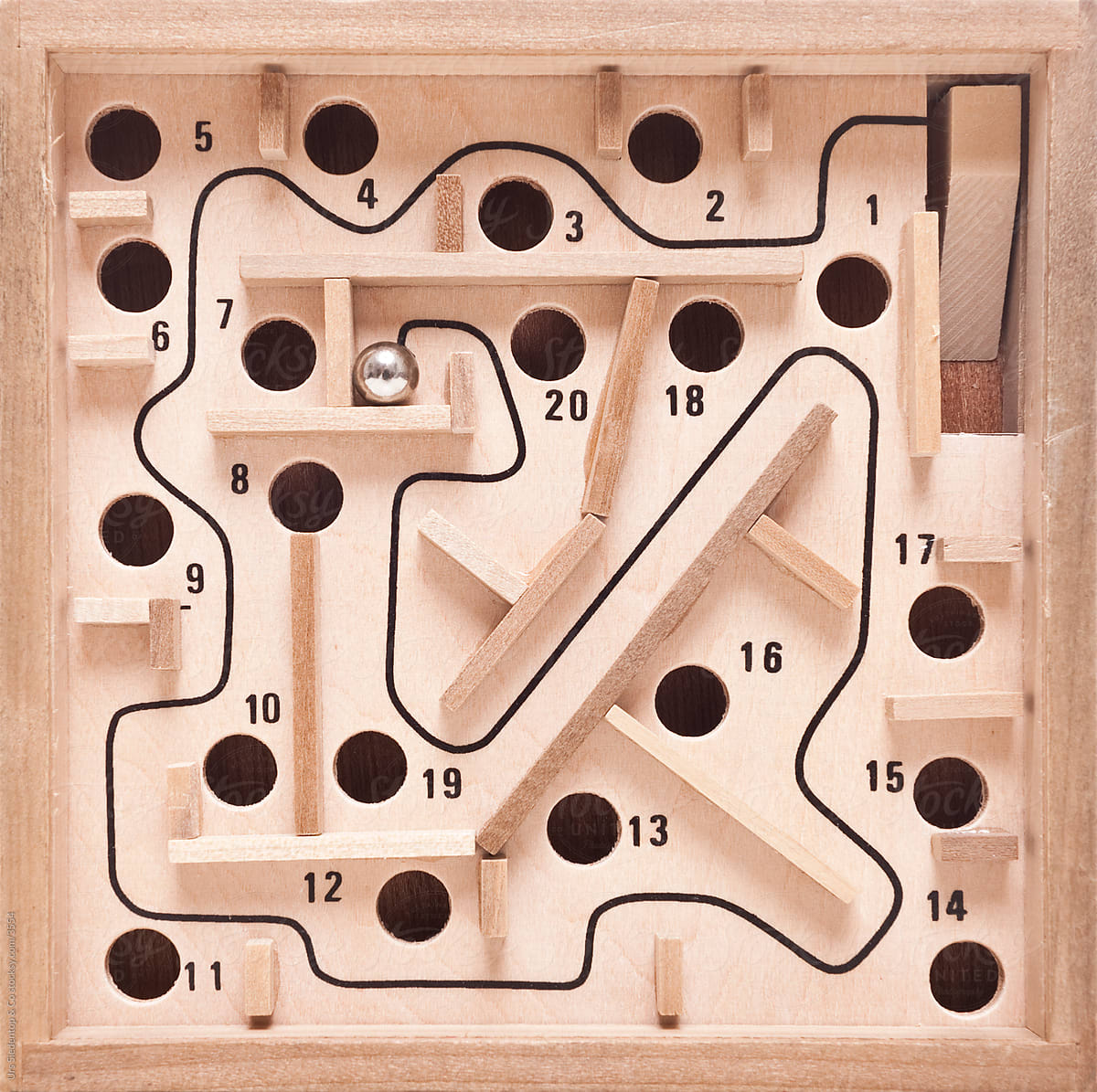 ball maze game
