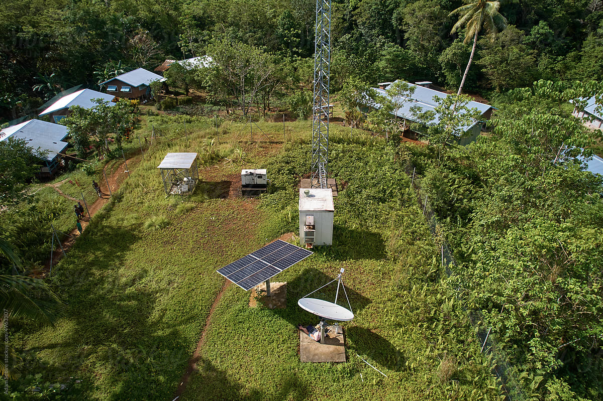 Telecommunications hotspot, solar satellite internet base station
