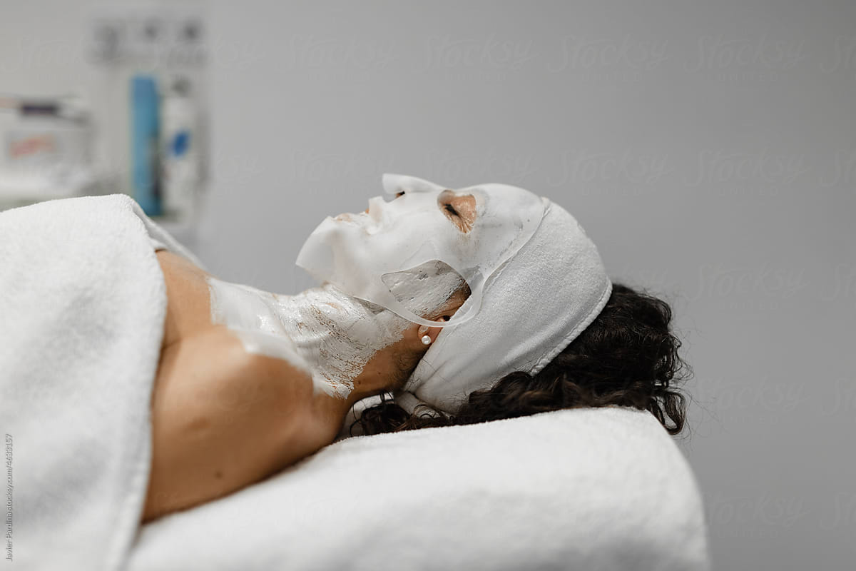cream mask in a beauty parlour