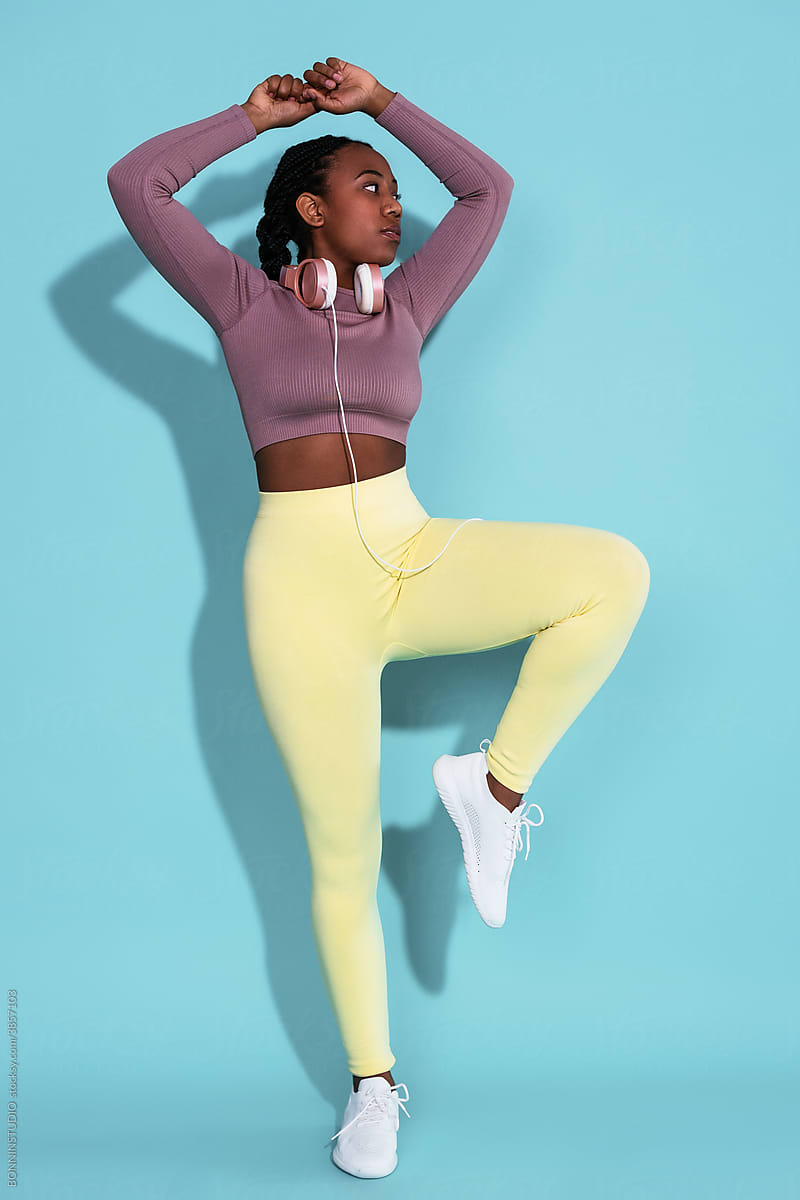 Black sportswoman balancing on leg