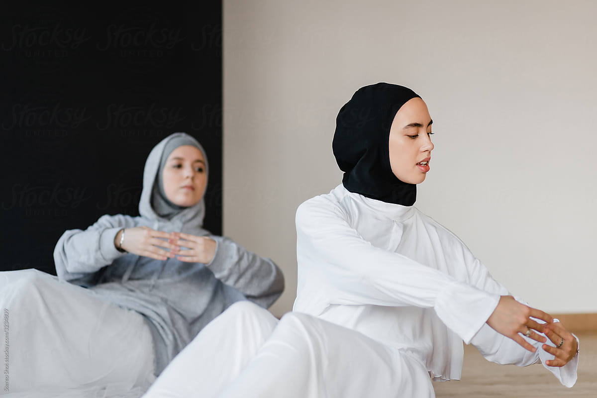 Muslim ballerinas doing exercise