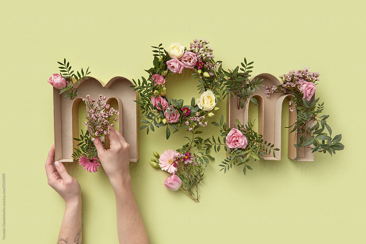 Handmade flowers boxes in shape of MOM word.