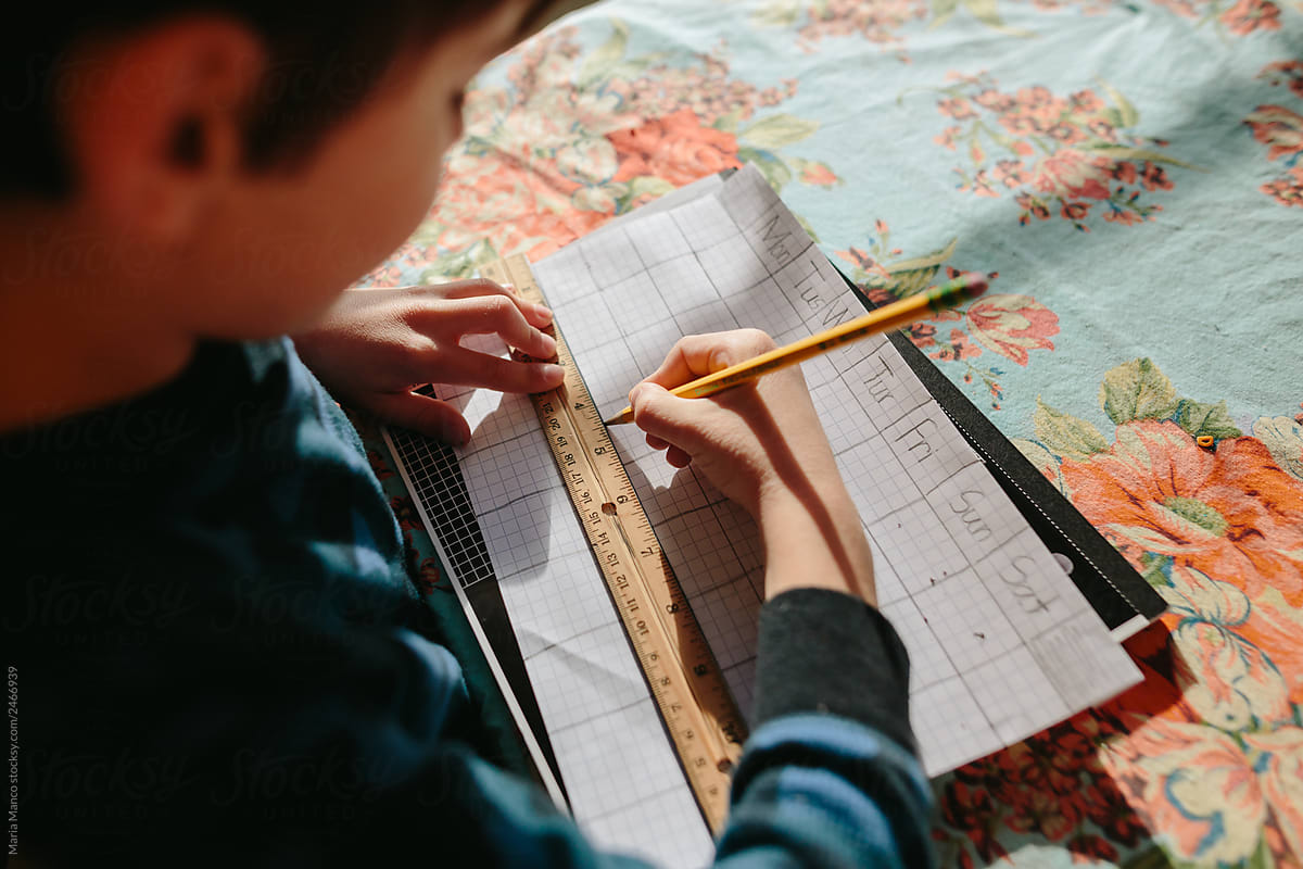 child makes week graph on graphing paper