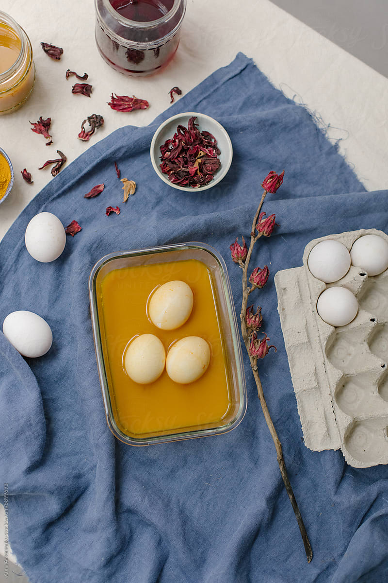 A Natural Way to Dye Easter Eggs