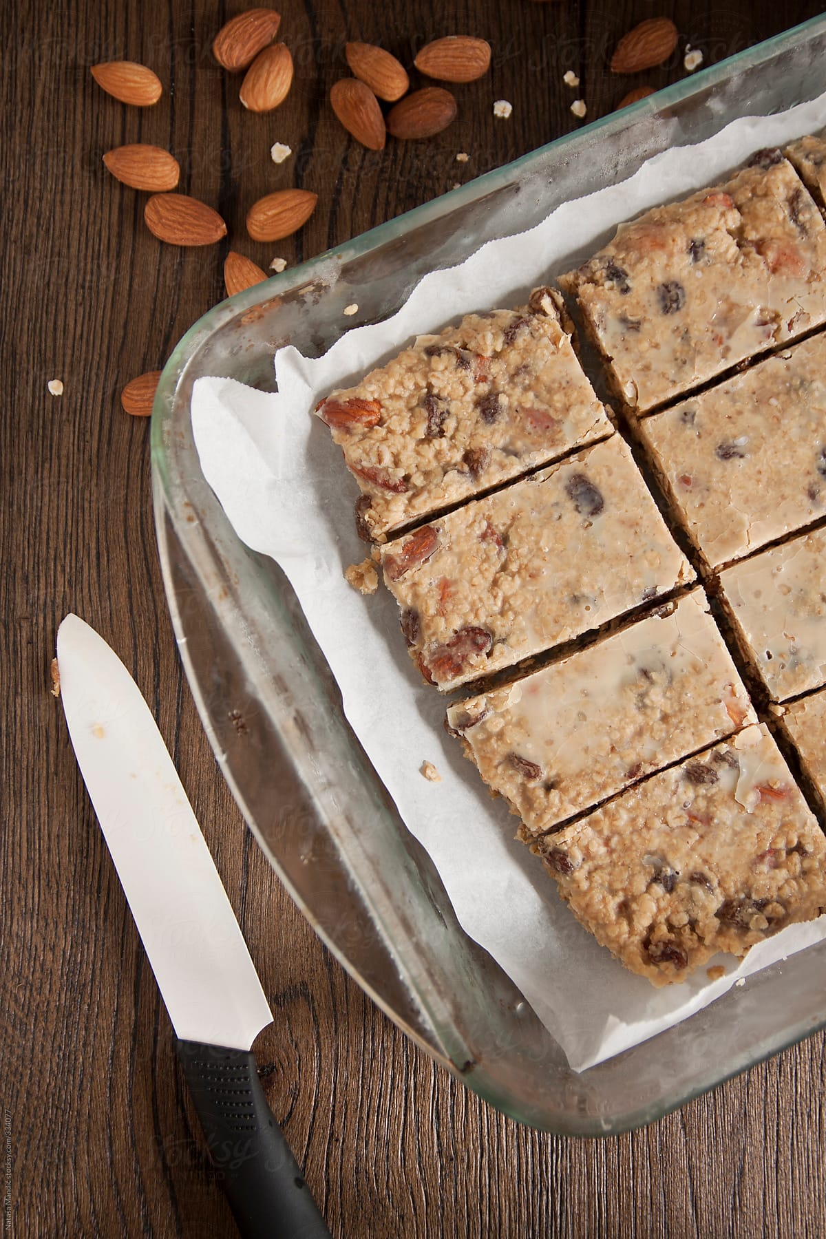Oatmeal bars with almonds, raisin and peanut butter