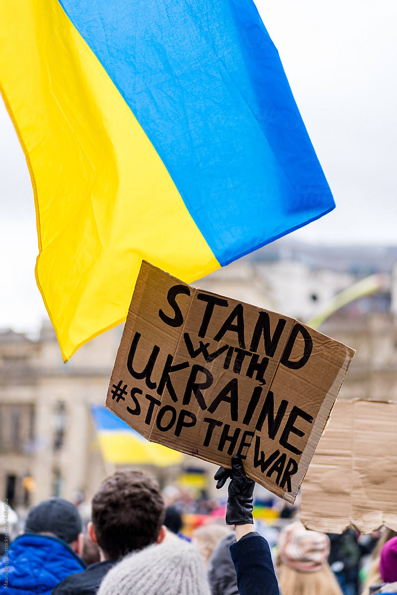 People protesting against the war in Ukraine