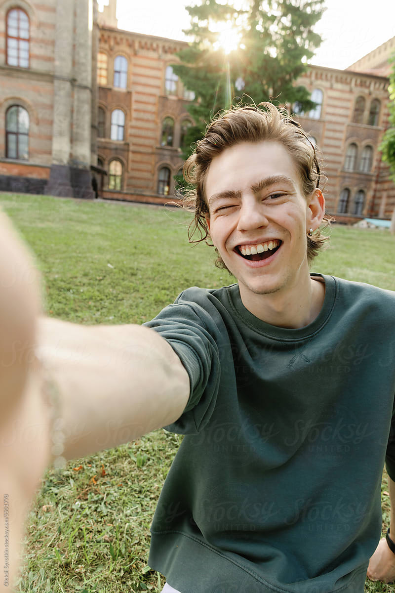 UGC selfie campus alumnus student positive emotion charisma content