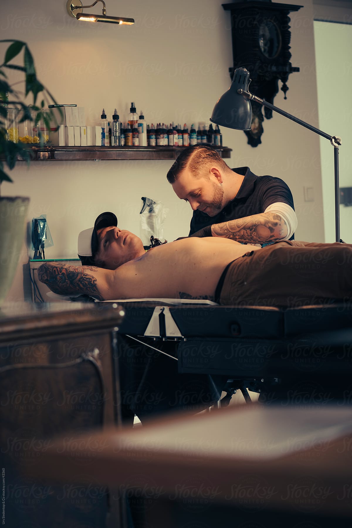Tattoo artist Rolf Bergmann at work