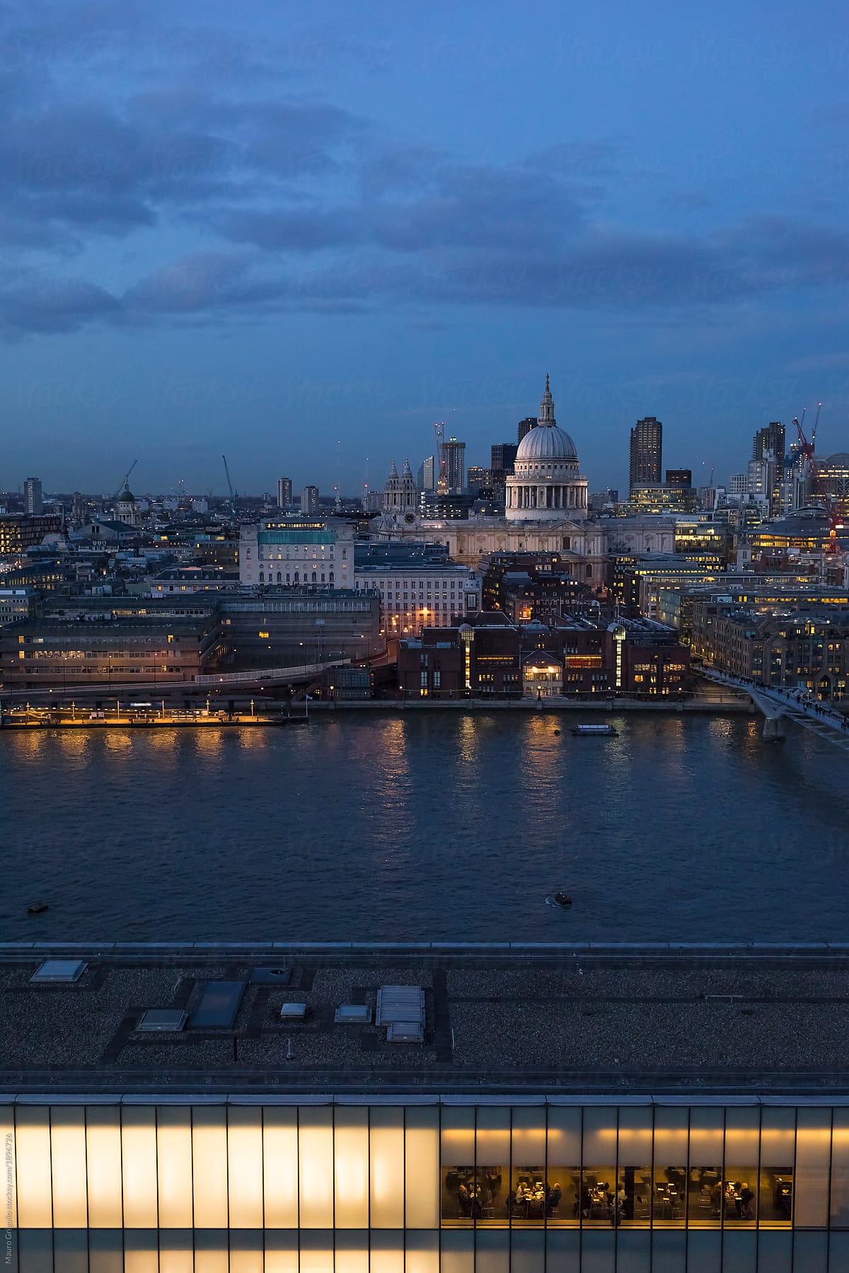 London cityscape and Rover Thames at dusk