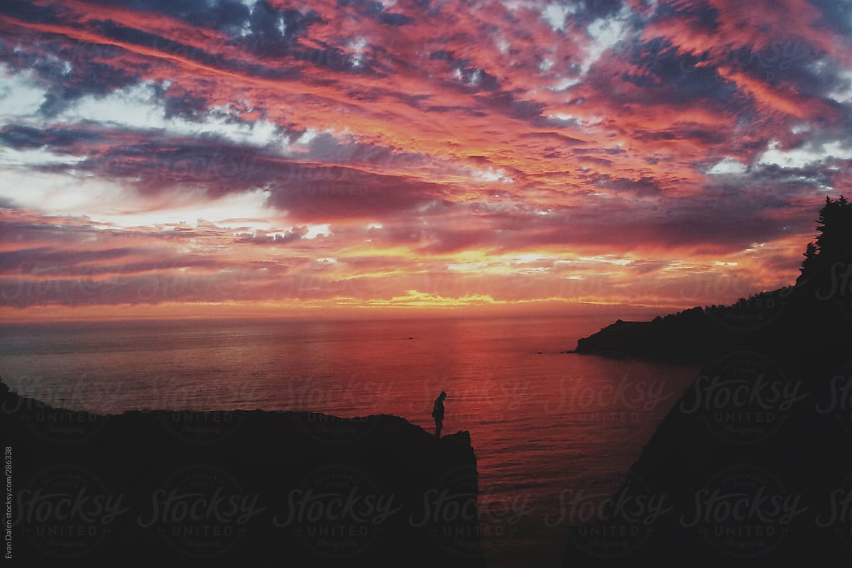 Silhouette On Cliffs In A Sunset Del Colaborador De Stocksy Evan Dalen Stocksy
