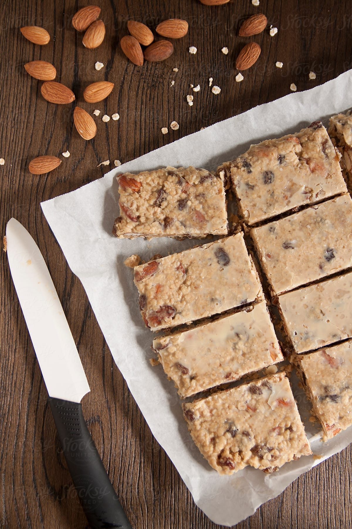 Oatmeal bars with almonds, raisin and peanut butter
