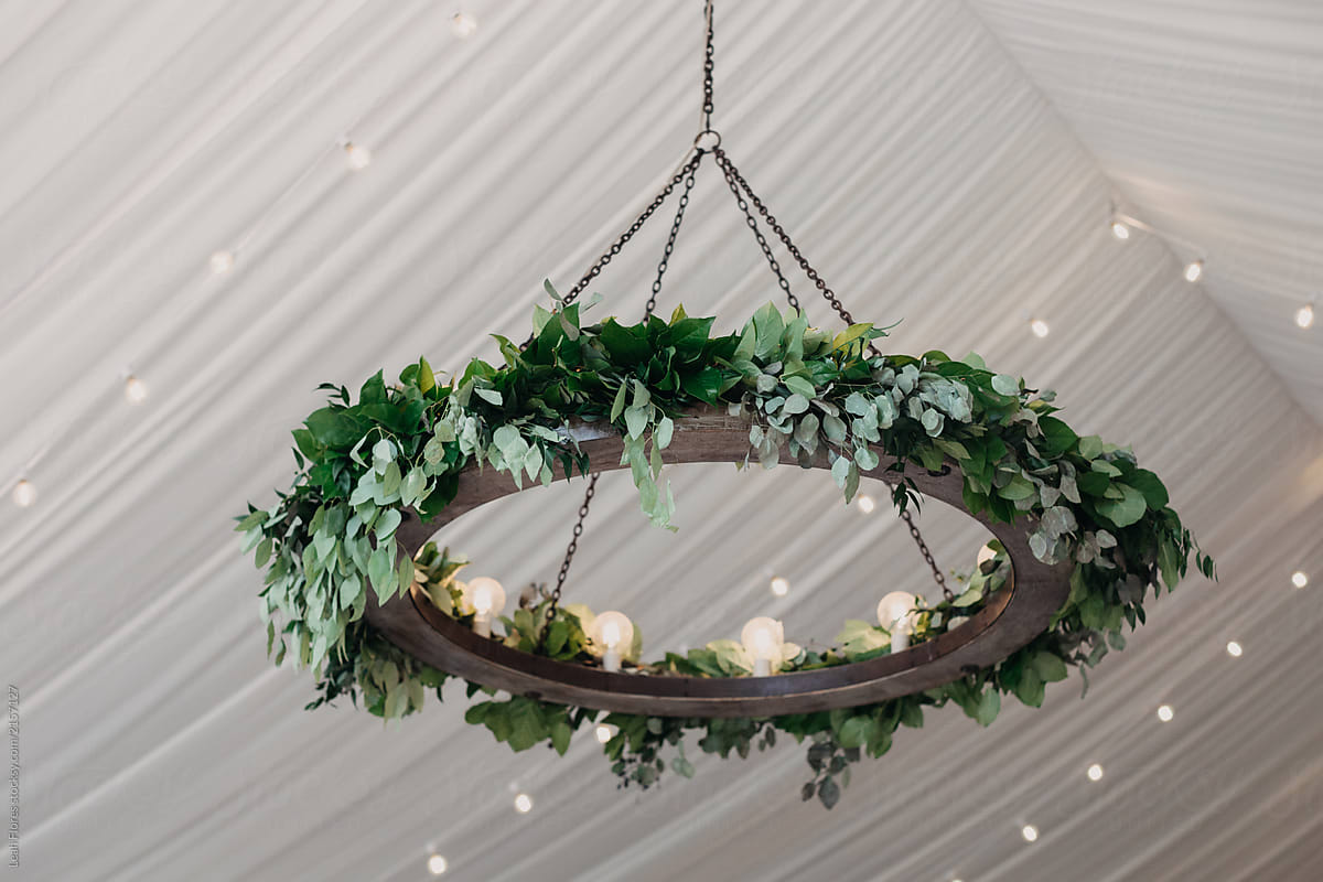 Hanging Chandelier with Wreath