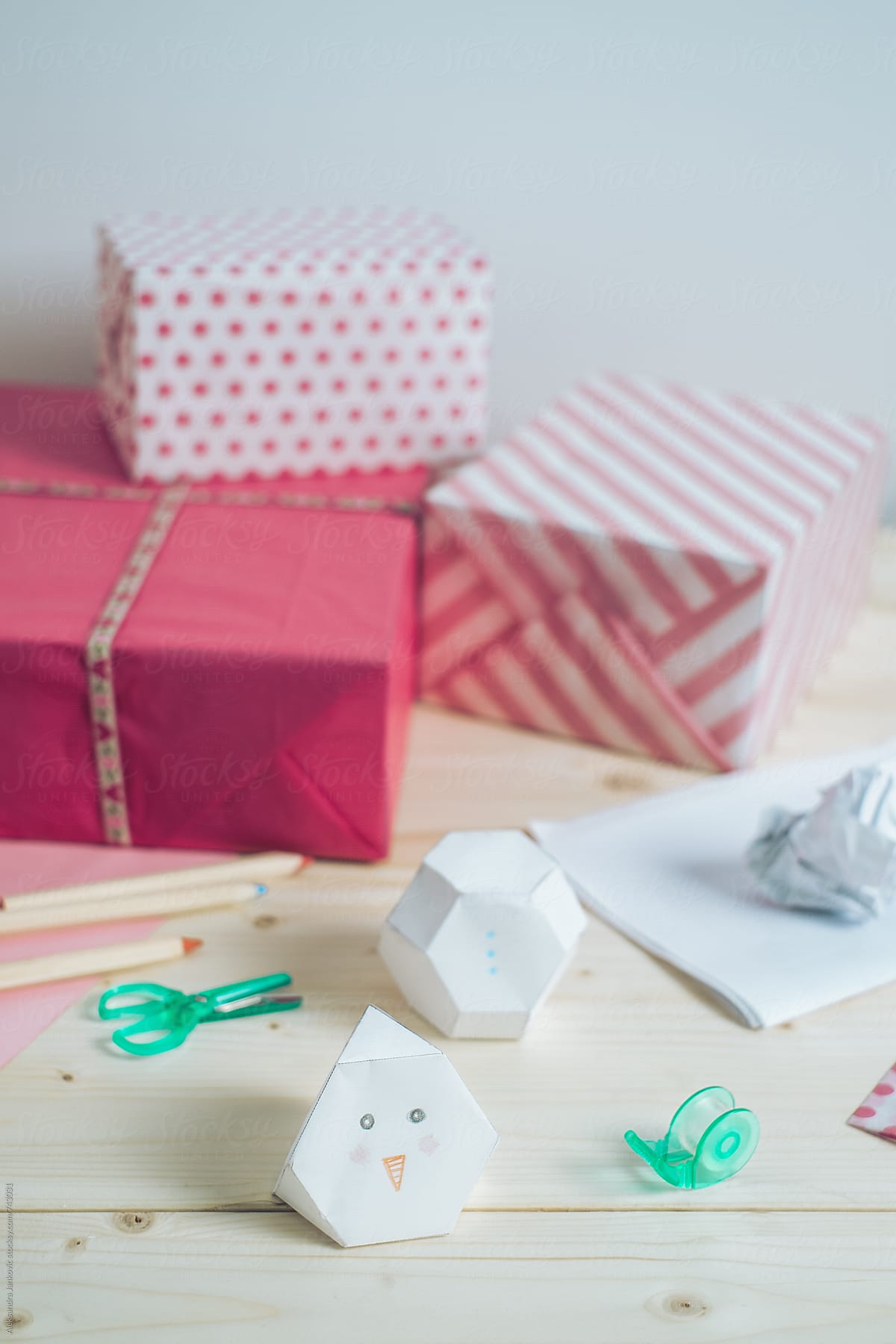 DIY Paper Snowman On The Desk With Pink Presents