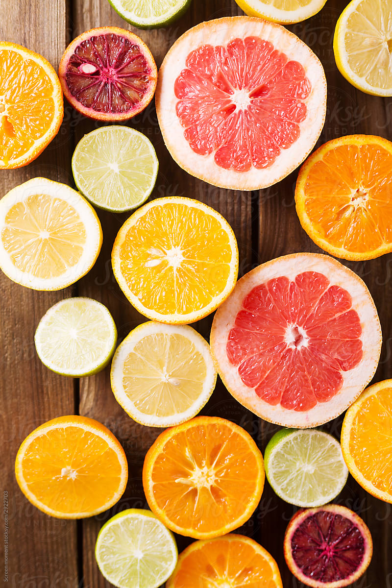 Sliced ​​citrus fruits