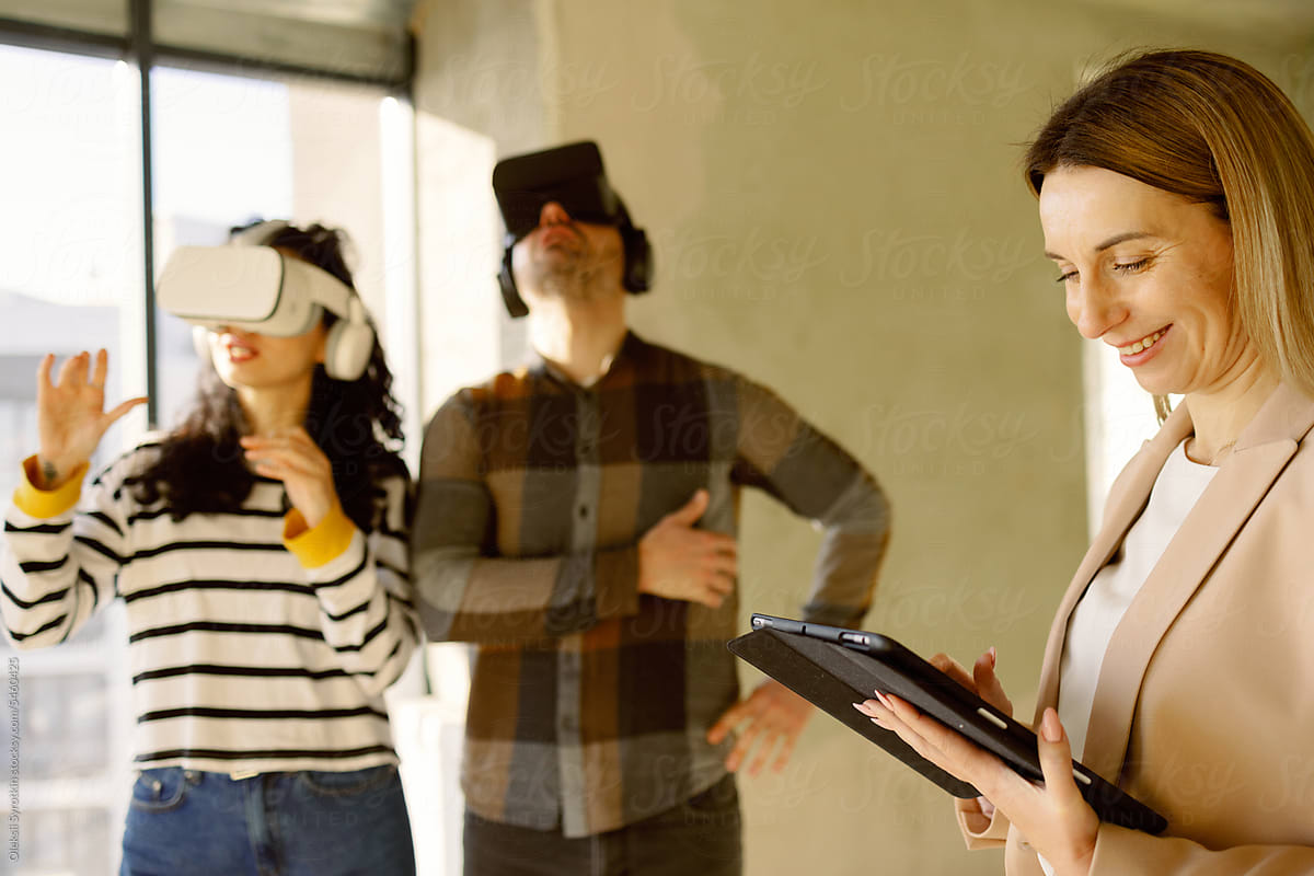 Spouses Use Virtual Reality Headset Technology House Tour
