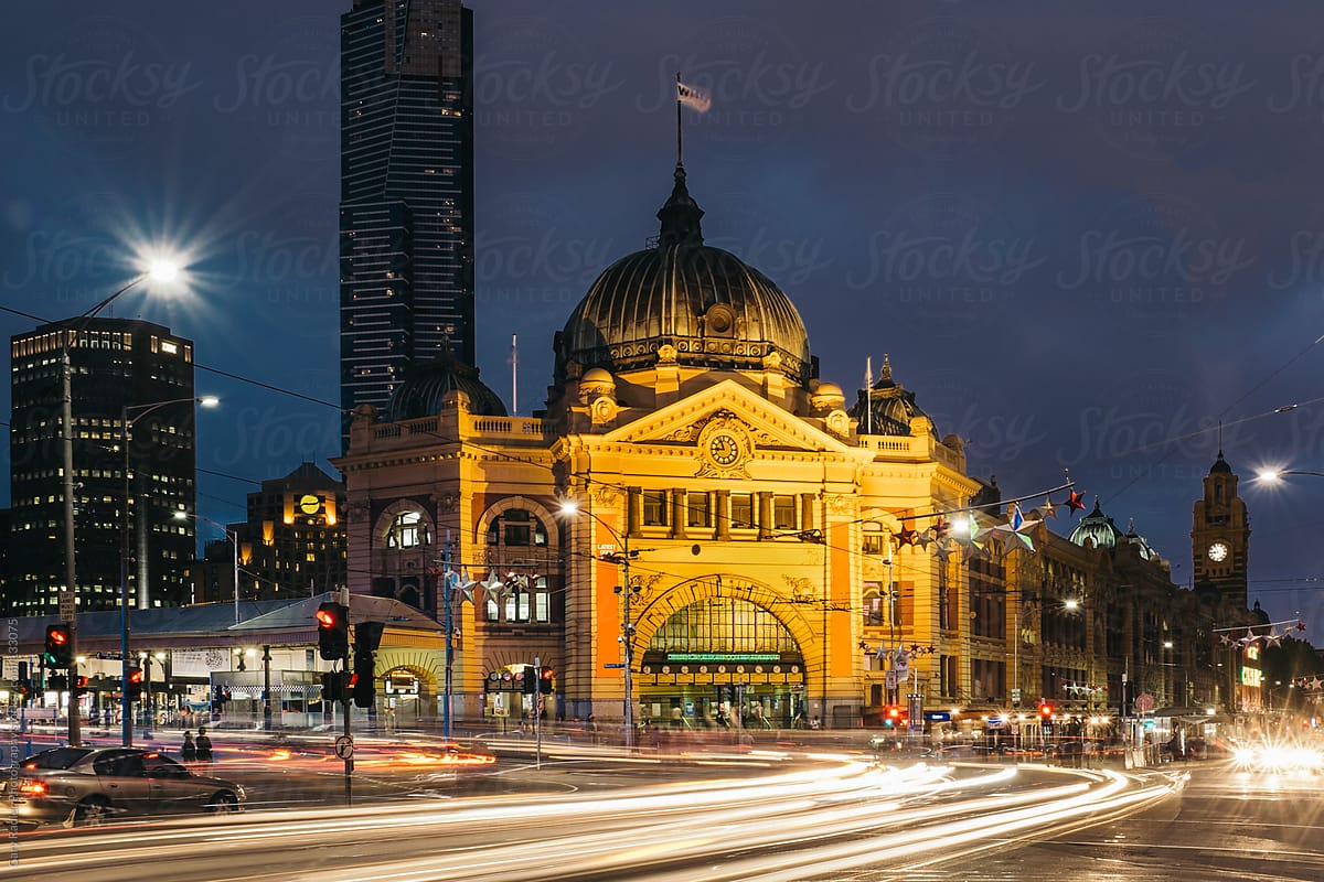Flinders St Station (Melbourne, Australia) at Night