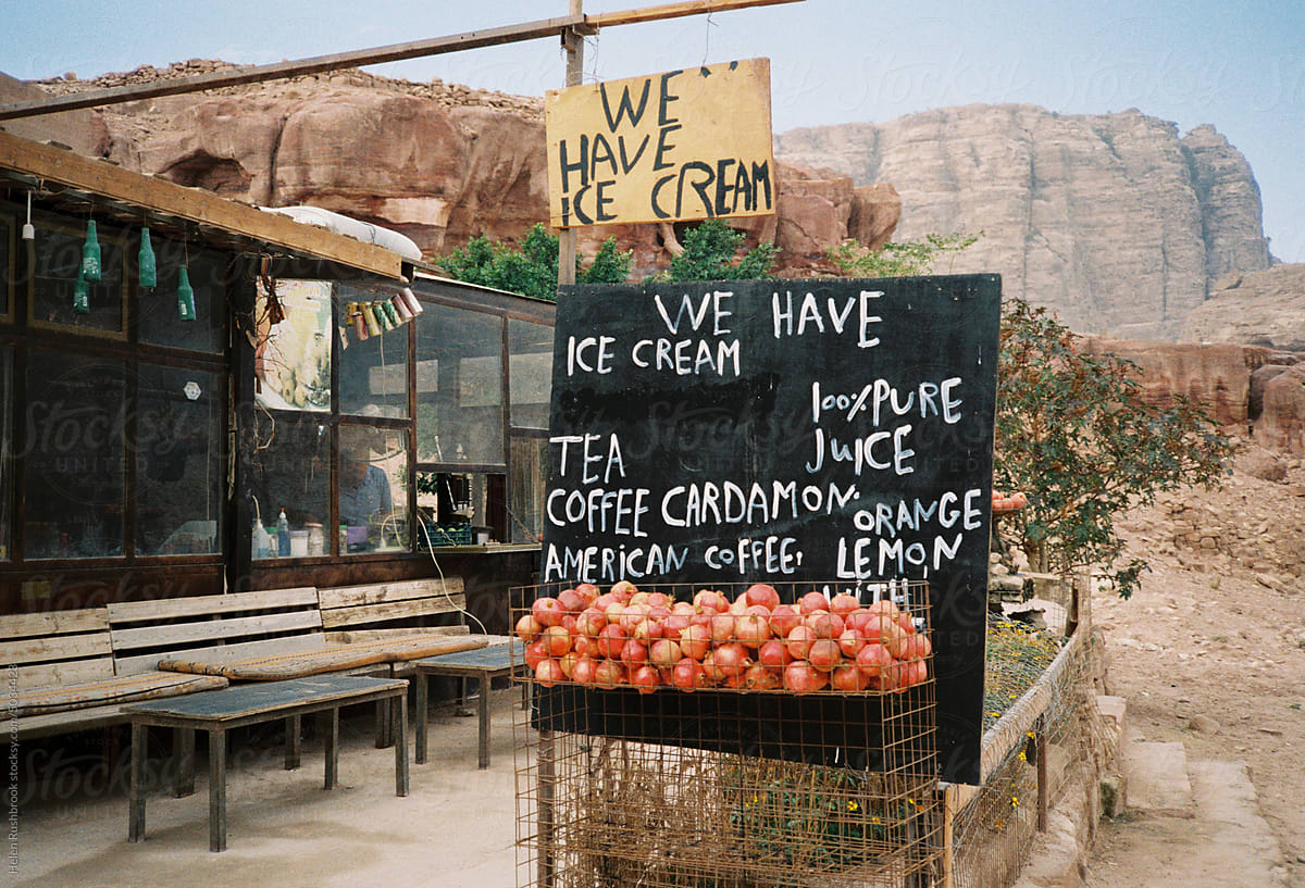 A cafe that sells ice cream in petra