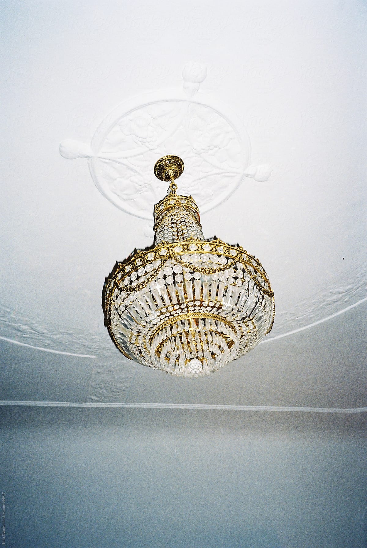 A beautiful chandelier.