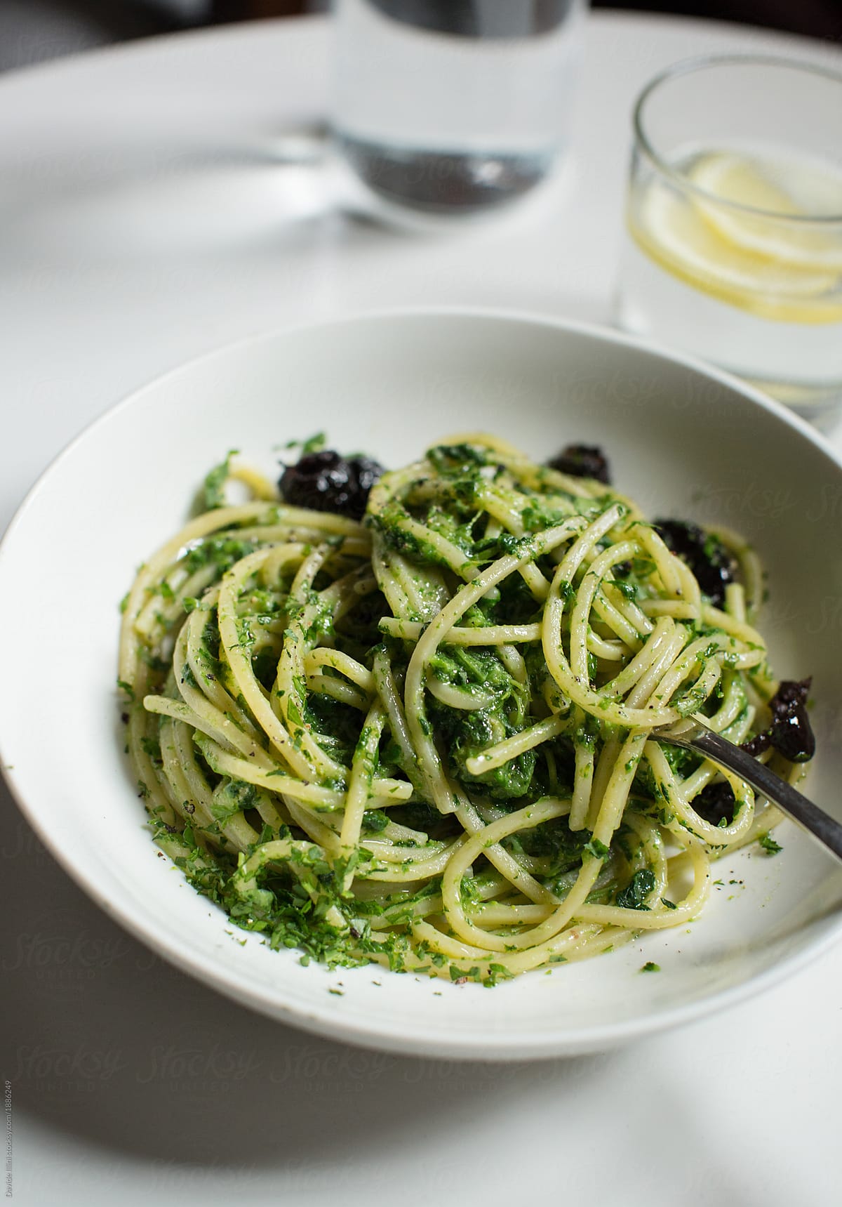 Spaghetti with broccoli sauce and black olives
