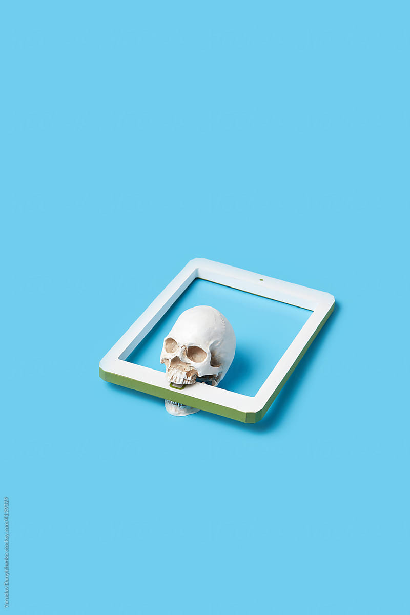 Skull eating smartphone frame