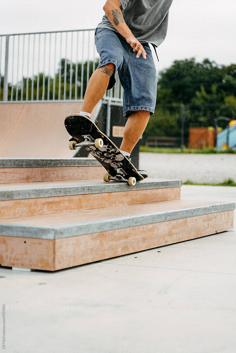 Men\'s legs on a skateboard during a stunt