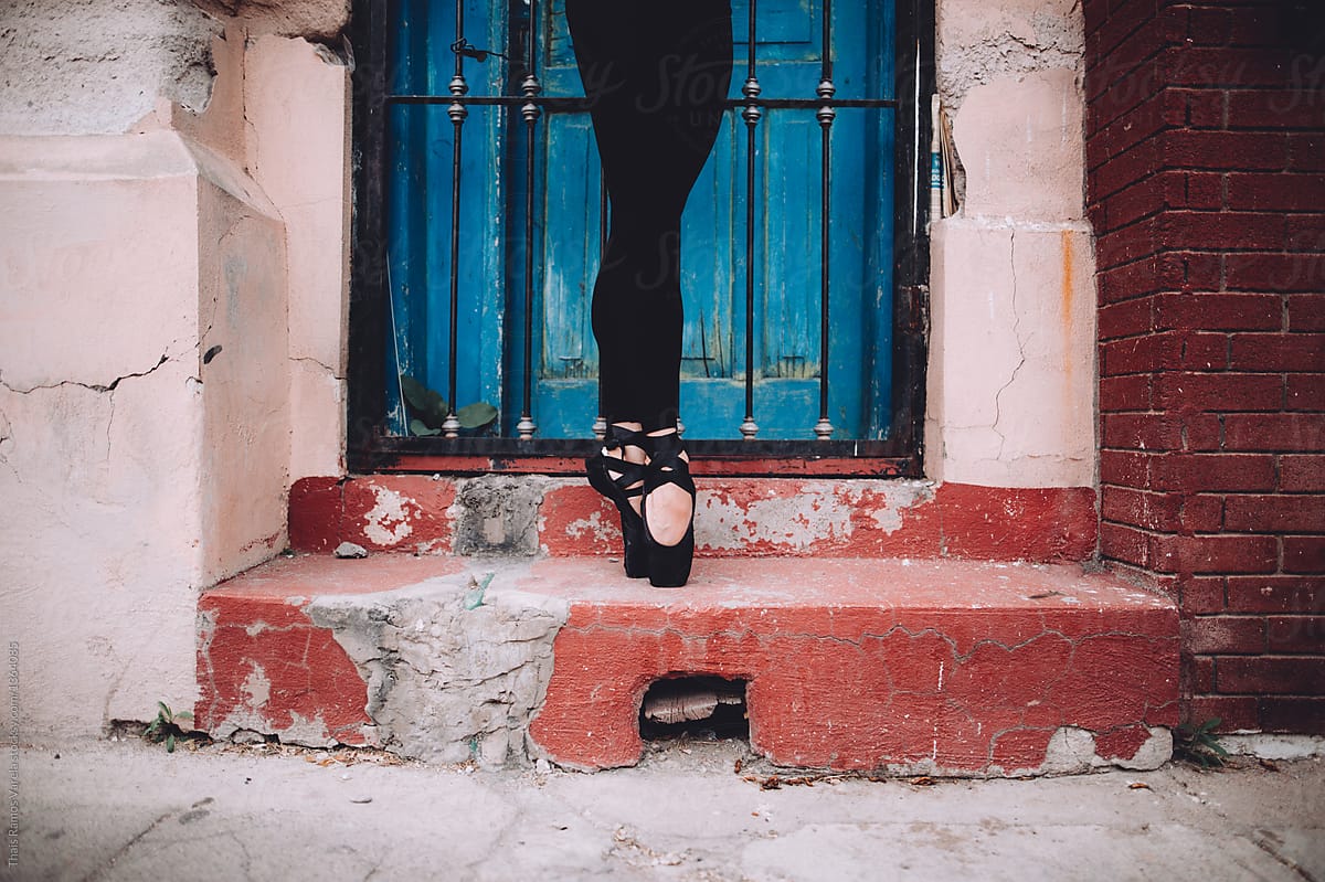 ballerinas legs on the streets of mexico