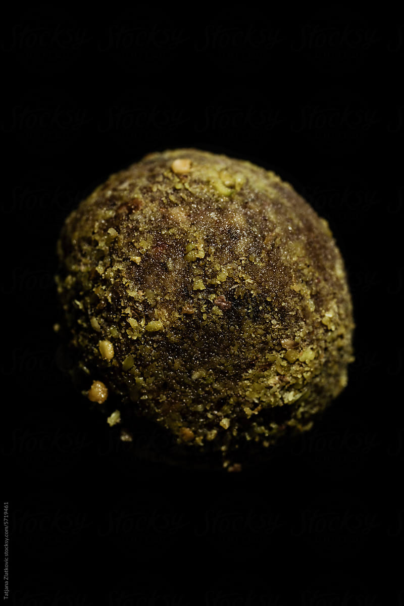 Raw chocolate ball