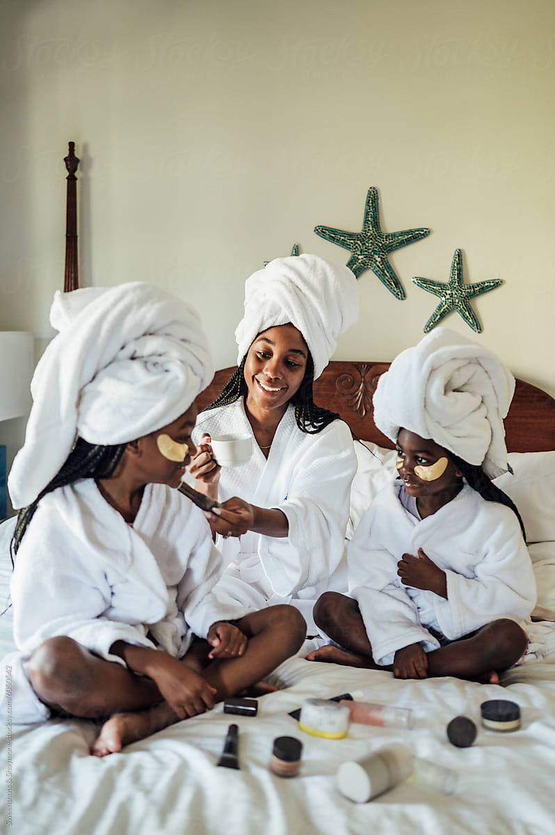 Mom and daughters have a spa day in bed