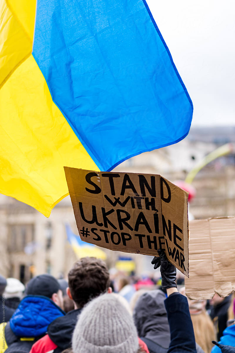 People demonstrating against the war in Ukraine
