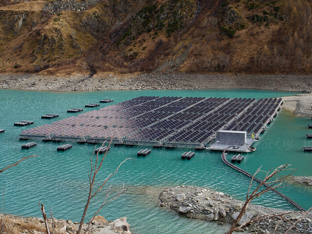Floating solar power plant, renewable energy technology